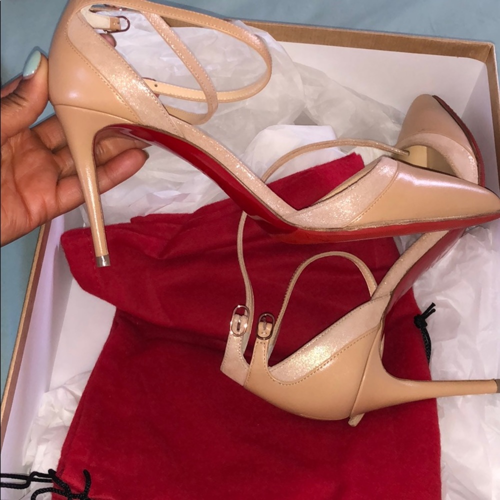 Beautiful up town cream  pump shoes